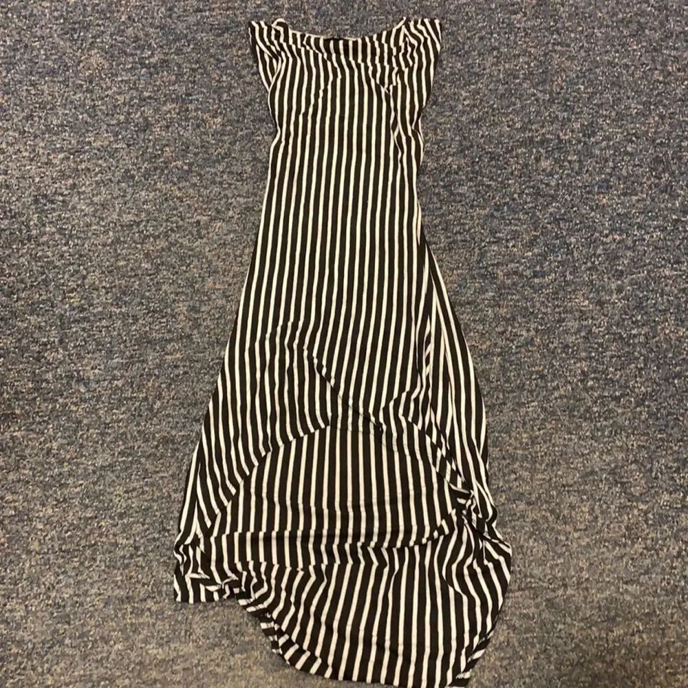 Forever 21 Black and white high low dress sz. S